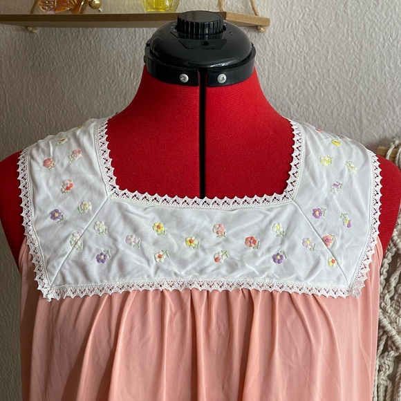 Sold ! Vintage Peach Sleeveless nightgown Dress with Embroidered  #4 - Picture 2 of 6